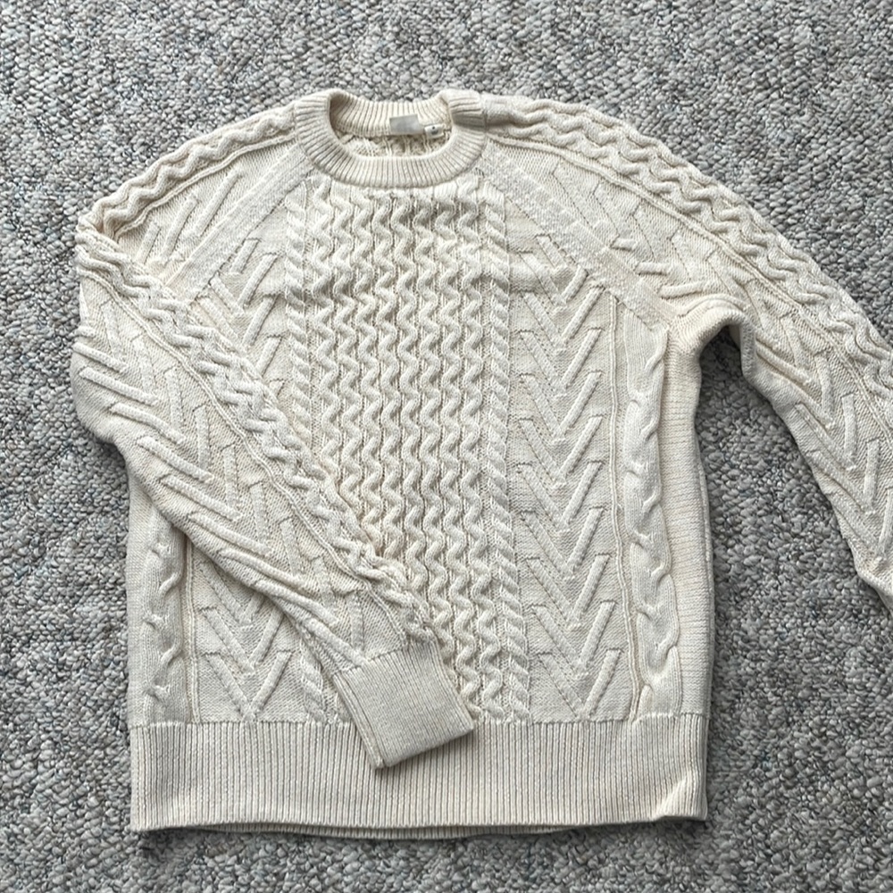 GAP medium cable knit sweater